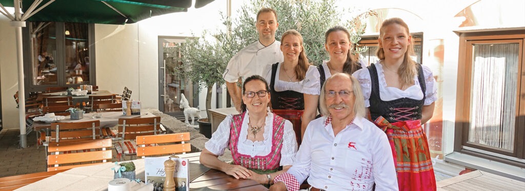 Inhaberfamilie des Hotel-Restaurant Hirsch in Finningen mit pflanzlicher Küche: Christian Epple (Geschäftsführer), Sonja Epple, Bettina Seidl, Sylvia Durst, Andrea Britsch, Johann Britsch (Geschäftsführer)